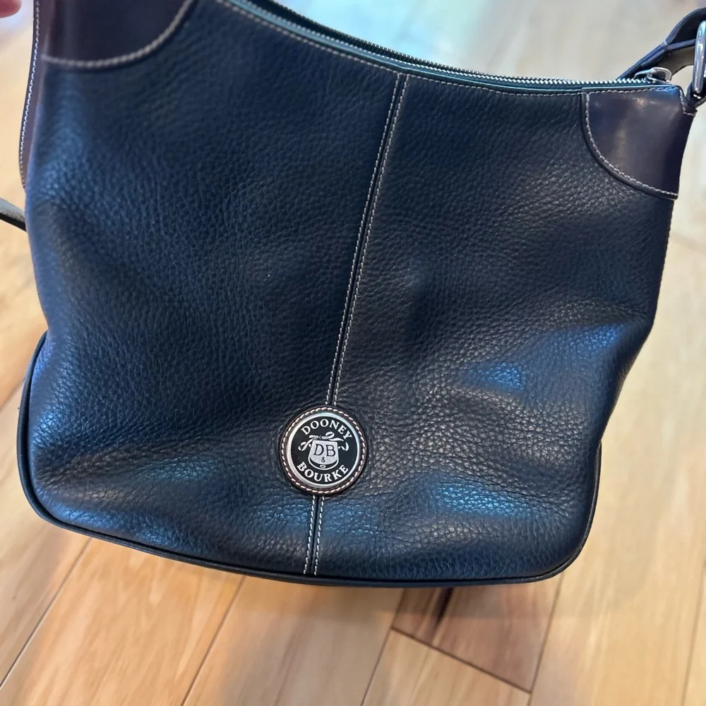 Dooney & Bourke classic dooney